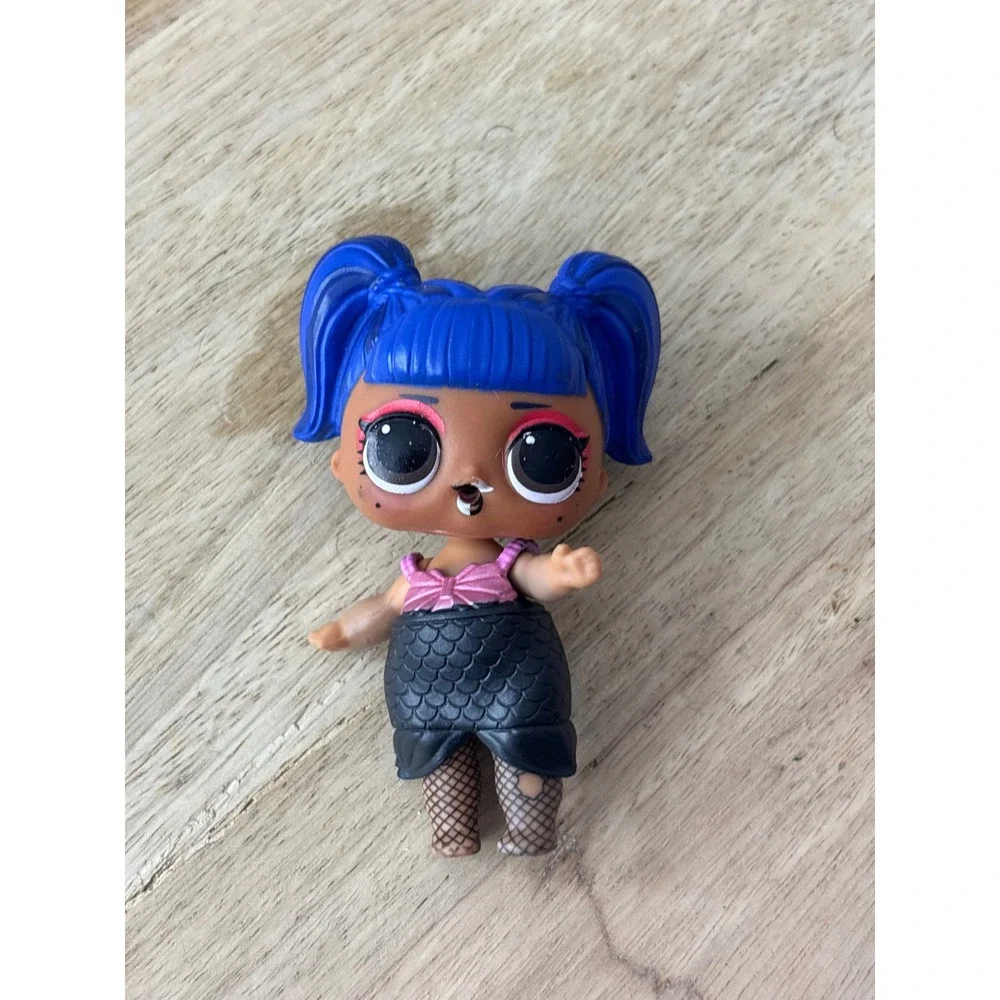 MGA LOL Surprise Doll Blue Pigtails Mermaid Skirt Fishnet Leggings 3 Inch Figure